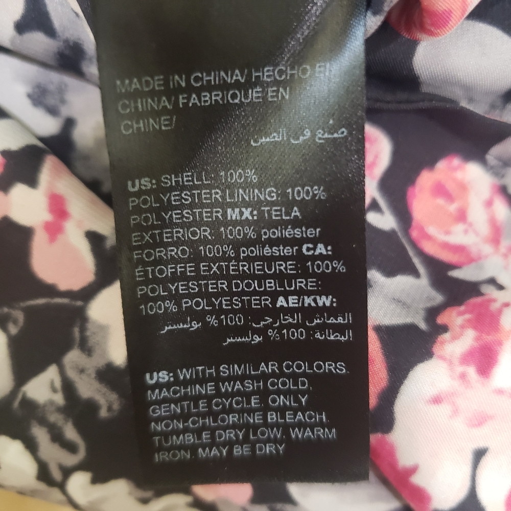 White House Black Market Floral Top - Picture 12 of 12
